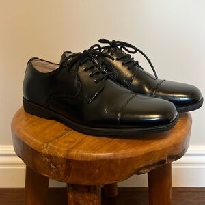 Florsheim youth boys size 4 black dress shoes